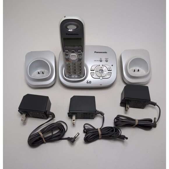 Panasonic KX-TG6321CS Expandable Cordless Phone w/ 2 PNLC1001YAS Docks TESTED - Picture 1 of 16